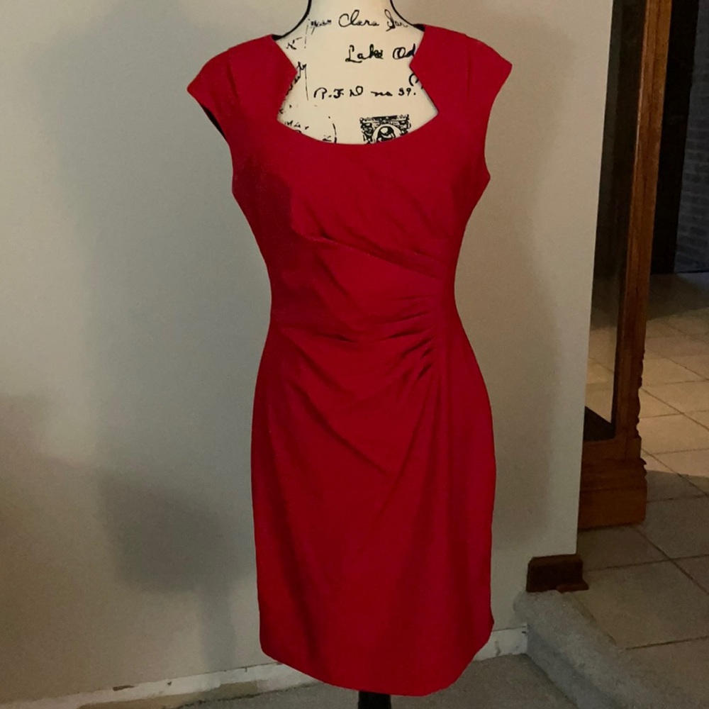 NWOT Calvin Klein Woman’s Elegant Red Sheath Dress. Size 8